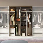 cabina a giorno con scaffali