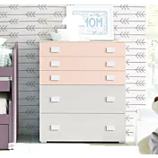 cassettiera bianca e peonia