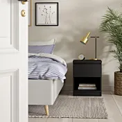 comodino nero comodo