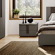 Comodino 2 cassetti, Grigio cenere con maniglia cannettata grigia, L.55