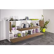 Credenza moderna con cinque ante a ribalta e due ante battenti, noce caracalla e bianco laccato lucido