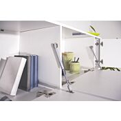 Moderna madia con cinque ante a ribalta e due ante battenti in finitura bianco laccato lucido