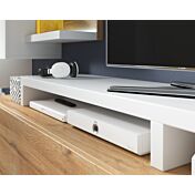 Zona giorno completa, finitura bianco opaco e rovere rustico