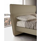 Letto matrimoniale ecopelle con testata retrofinita, finitura fango