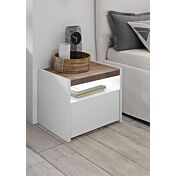 Camera matrimoniale con letto in ecopelle tabacco, armadio con anta noce dark H.248 e comodini bianchi opachi