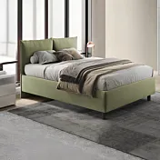 letto verde con cuscini