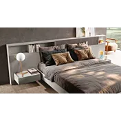 letto con testata con librerie