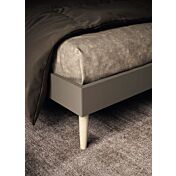 Letto matrimoniale testata Ecopelle in finitura Moka e Tenda