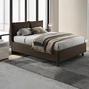 letto cuscini marrone