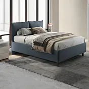 letto con cuscini azzurro