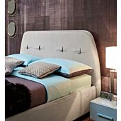 Letto matrimoniale Marie in tessuto Povere con decorazione in testata