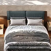 letto grigio e panna