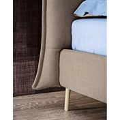 Letto matrimoniale Nathy, design moderno in finitura Savana