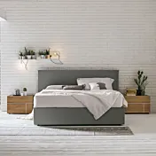 Letto imbottito Zeno, finitura ecopelle Eve con bordino Gesso Zenzero Shop