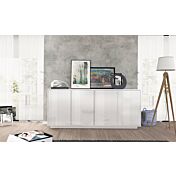 Pratica e moderna madia con quattro ante in finitura bianca laccata lucida