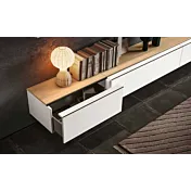 parete bianca sospesa