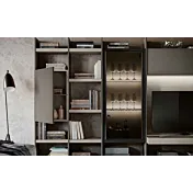 parete moderna grigia con vetrina