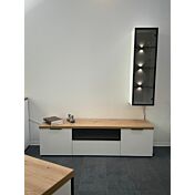 porta tv moderno con dettaglio in vetro