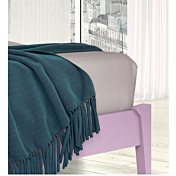 Letto 1 piazza e mezza con dettaglio sulla testata in finitura Papaya e Cemento artico