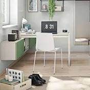 scrivania con pensili sospesi