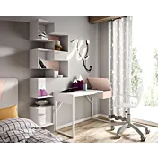 scrivania bianca e peonia