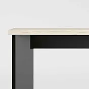 tavolo con gambe nere