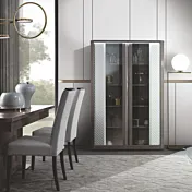 vetrina con due nate