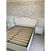 Letto a cuore con testata imbottita in finitura bianca