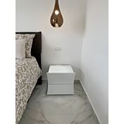 Moderno Comodino di design a 2 cassetti sagomati, bianco lucido, linea arco
