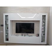 Elegante Parete attrezzata sospesa con 2 vetrine e 2 pensili orizzontali, finitura bianco lucido