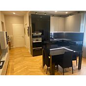 Elegante Tavolo moderno con allungo da 49 cm, finitura Nero Lucido