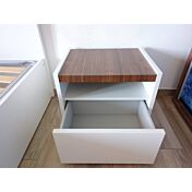 Conveniente Coppia di comodini finitura Bianco Opaco e Noce Dark, guide ammortizzate