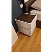 Moderna Coppia comodini stretti in finitura Bianco opaco e Noce moro