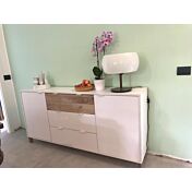 Mobile Madia Kilsbo con 2 ante e 3 cassetti in finitura Bianco opaco e Legno vecchio