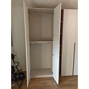 Moderno Armadio scontato 4 ante battenti con libreria, finitura Noce bianco