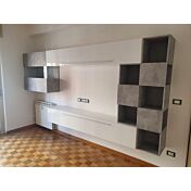 Parete attrezzata moderna con vetrina, finitura Bianco lucido e Beton