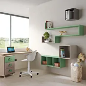 zona studio con mensole