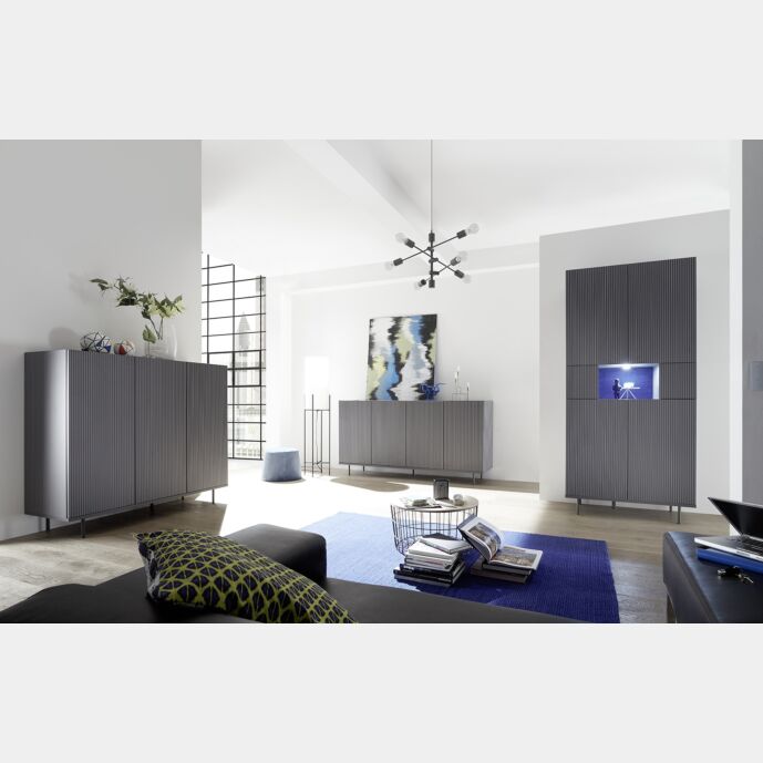 Sala completa con Madia alta, madia 3 e 4 ante con piedini, finitura grigio gessato