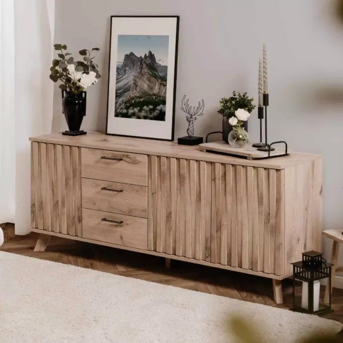 Credenza con 3 ante e 3 cassetti, finitura Quercia del Nord collezione Vichinga