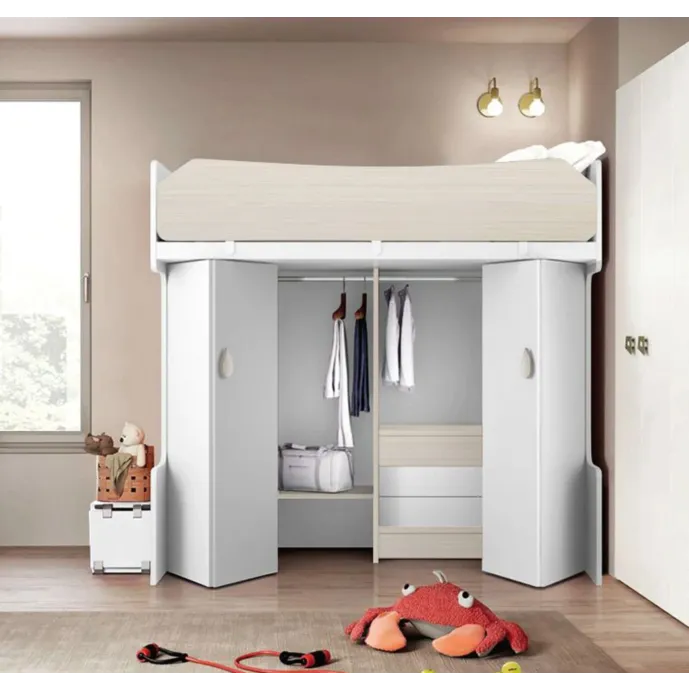 castello con armadio bianco