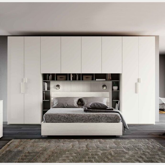 Armadio a ponte per letto matrimoniale con 8 ante battenti, finitura Bianco nobilitato e Bianco Essenza