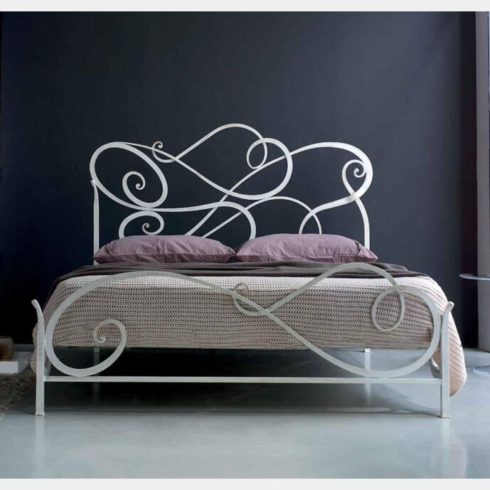 Letto in ferro battuto Wagner colore bianco anticato oro, made in Italy