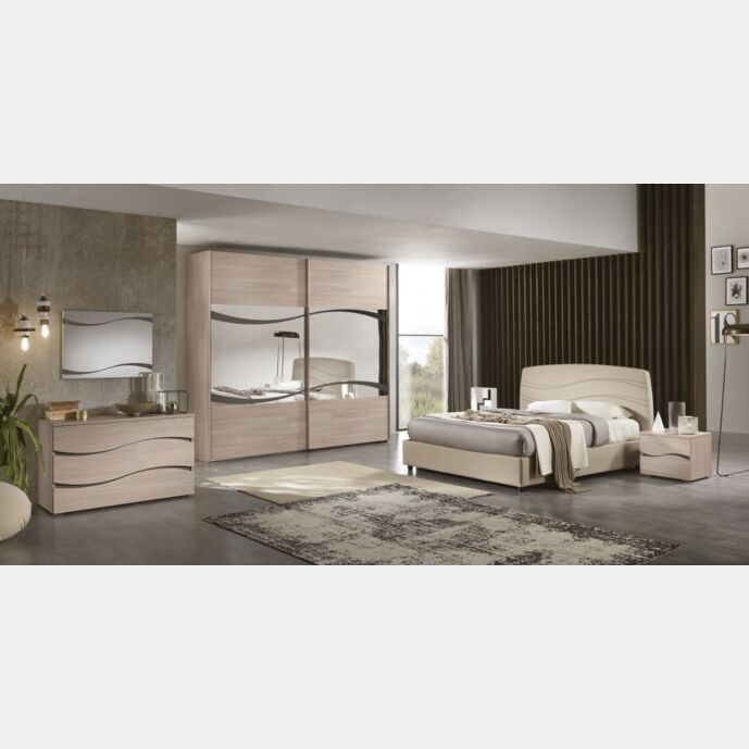 Camera da letto in finitura Olmo Perla e letto ecopelle sabbia, Made in Italy