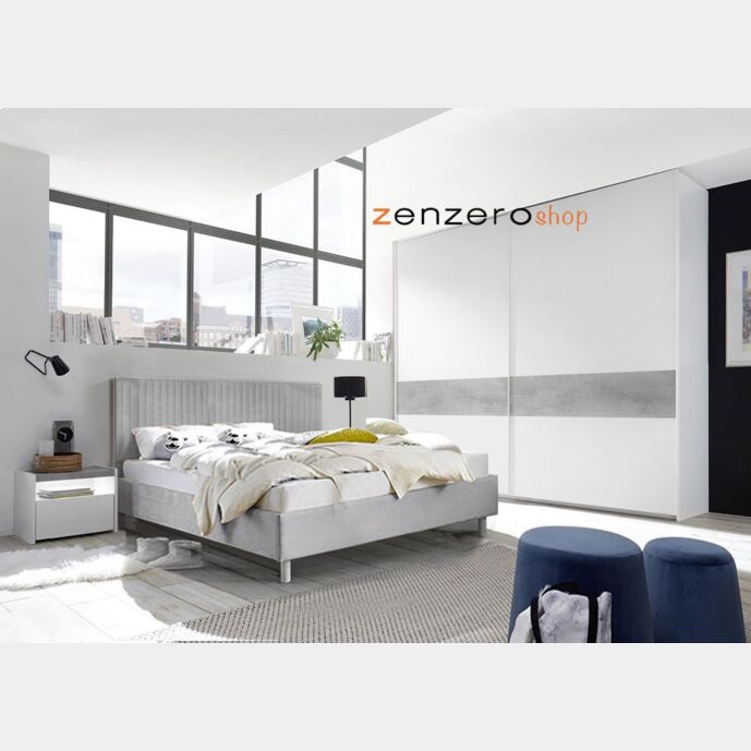 Camera matrimoniale con letto in tessuto grigio, comodini bianchi opachi e armadio con fascia beton H.248