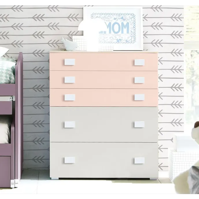 cassettiera bianca e peonia