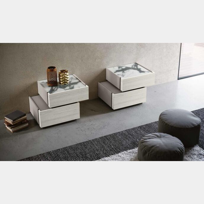 Comodini Palawan sfalsati, finitura Bianco altea e Grigio seta, top vetro