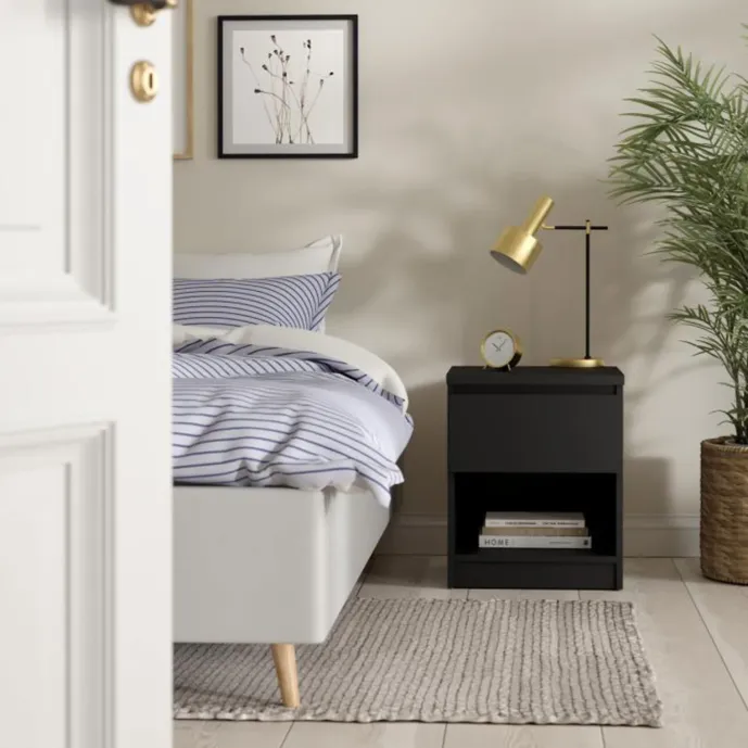 comodino nero comodo