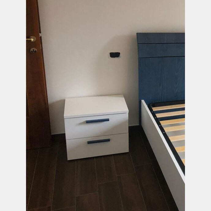 ACQUISTA ANCHE TU Comodino Like con maniglie in legno Blu