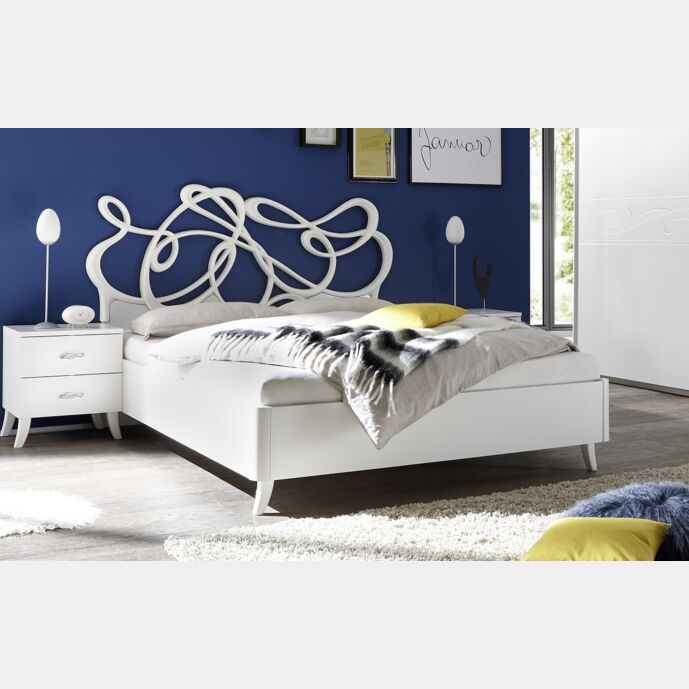 Letto matrimoniale bianco opaco con testiera lavorata