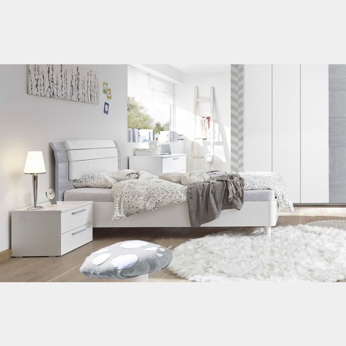 letto matrimoniale con testata grigia